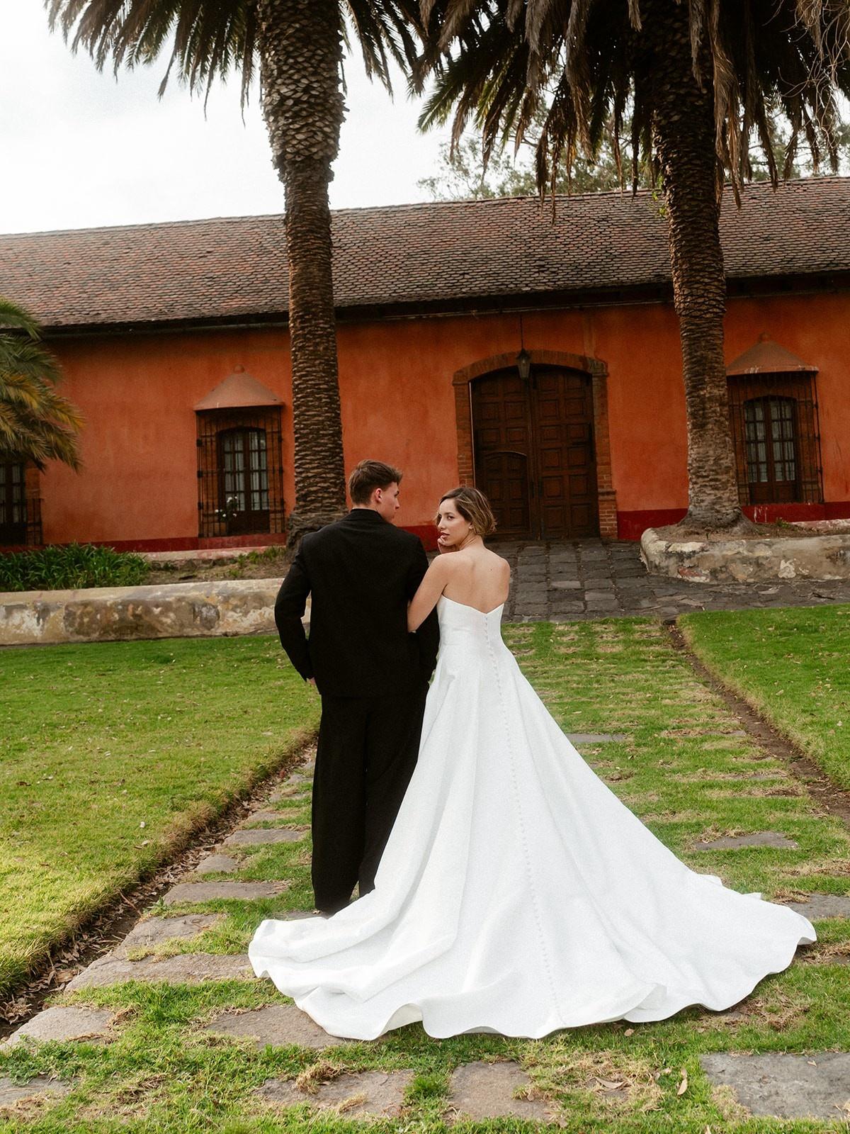 carousel-hero-element image-1