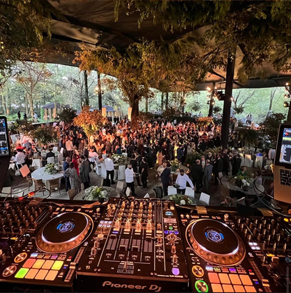 2DJs Mexico: Your Wedding, Your Music